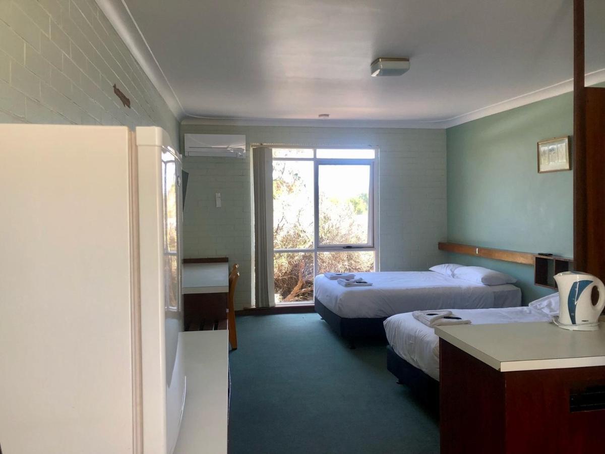 Walpole Hotel Motel 외부 사진